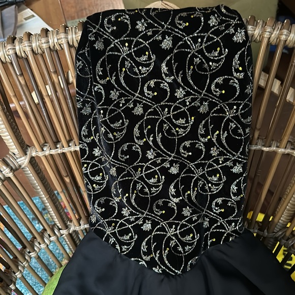 Ice dance dress Women’s Large in black & gold with added Swarovski crystals - Picture 4 of 10